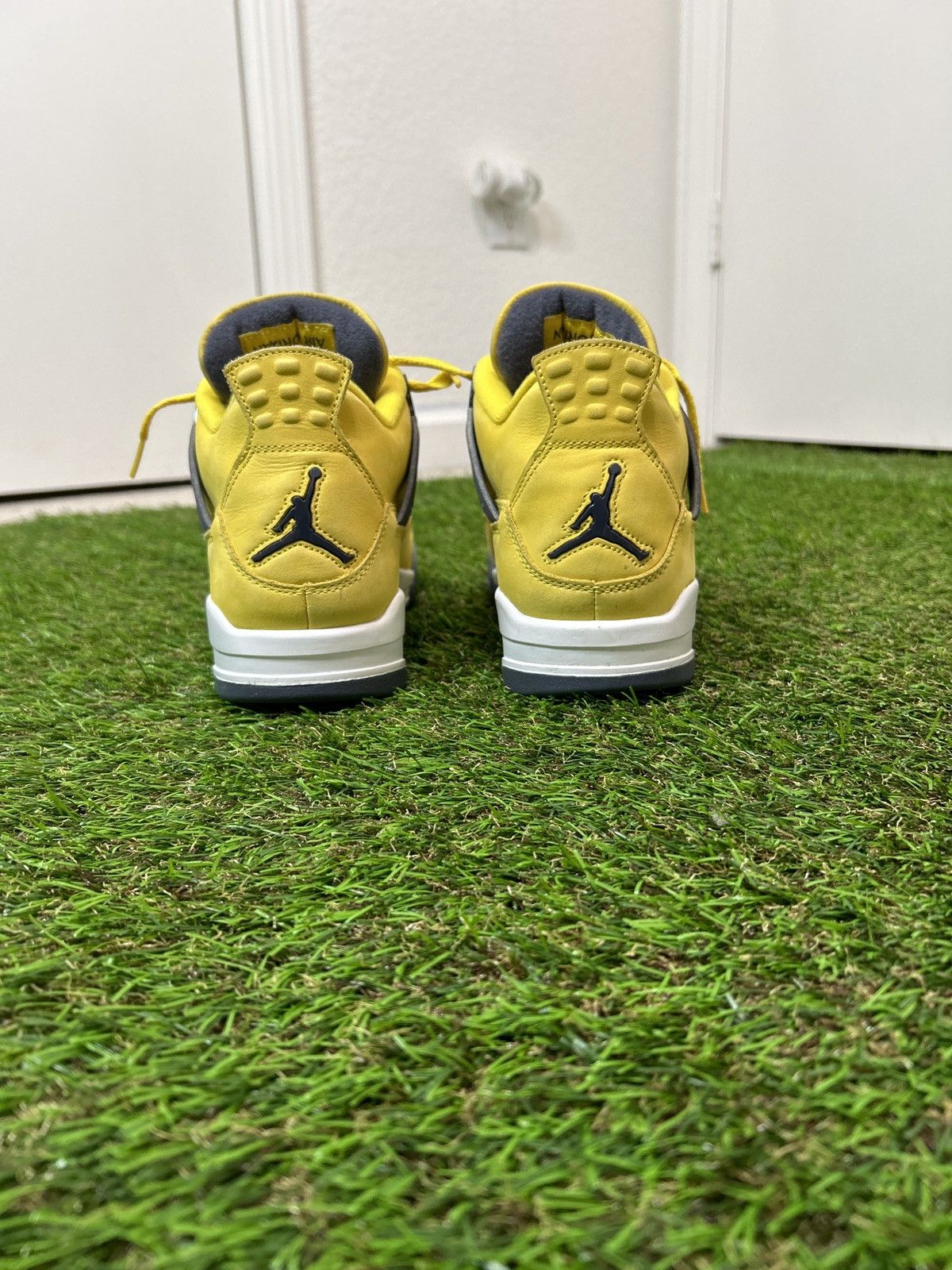 Jordan Brand Air Jordan 4 Retro Lightning Size US 9 / EU 42 - 4 Thumbnail