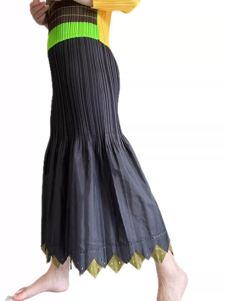 Issey Miyake Issey Miyake size:2 Black laser lace skirt Size 22" - 2 Thumbnail