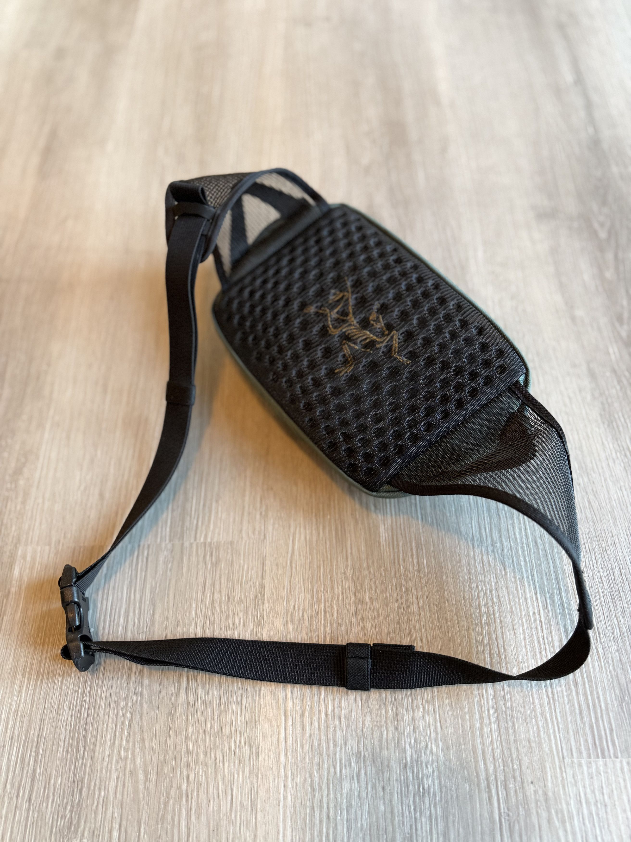 Arc'teryx Fall 23’ Arro Waist Pack 24K Gold Dark Magic Gorpcore Size ONE SIZE - 8 Thumbnail