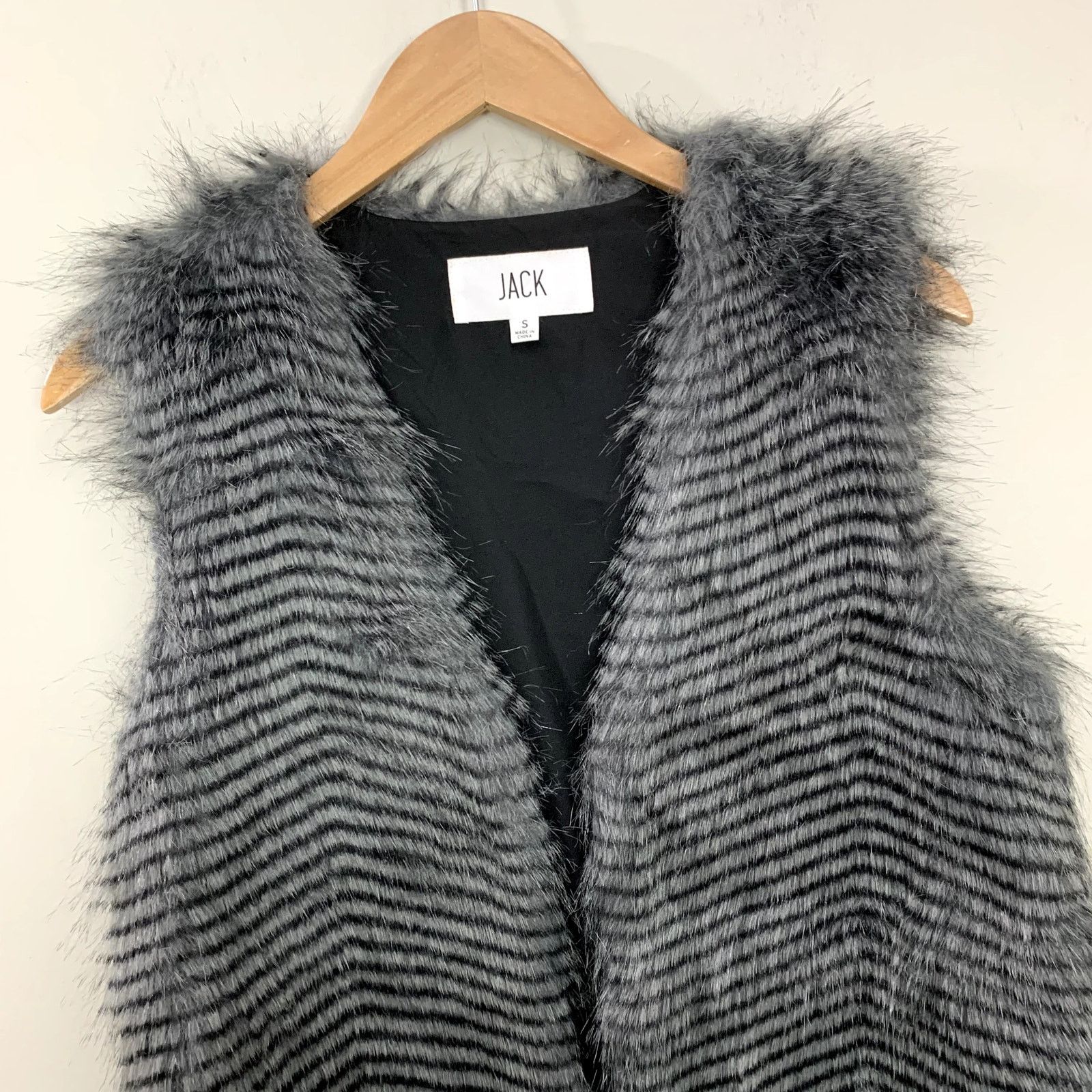 BB Dakota Faux Fur Vest Chevron Stripe Grey Black Animal Print S Small Size S / US 4 / IT 40 - 3 Thumbnail