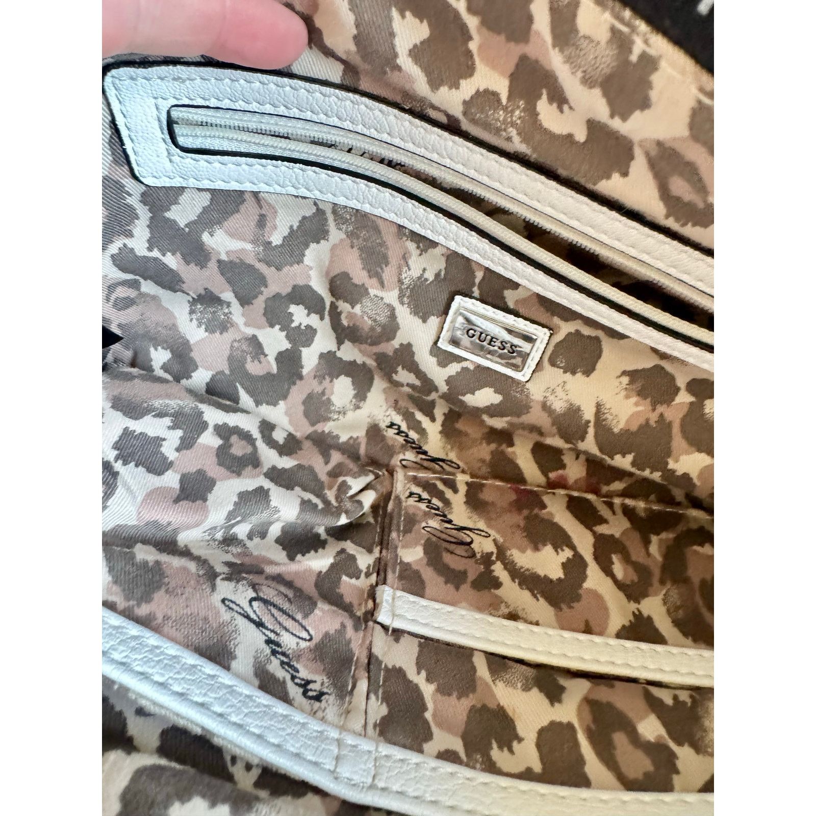 Guess Guess White Leather & Cheetah Purse – Arm or Shoulder Bag Size ONE SIZE - 7 Thumbnail