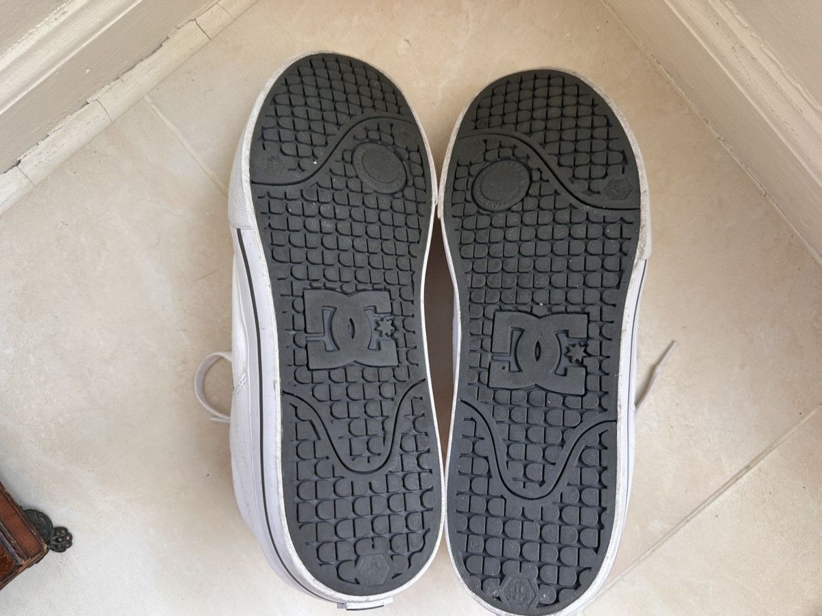 DC Slight used white DC skate shoes size 11 Size US 11 / EU 44 - 2 Thumbnail