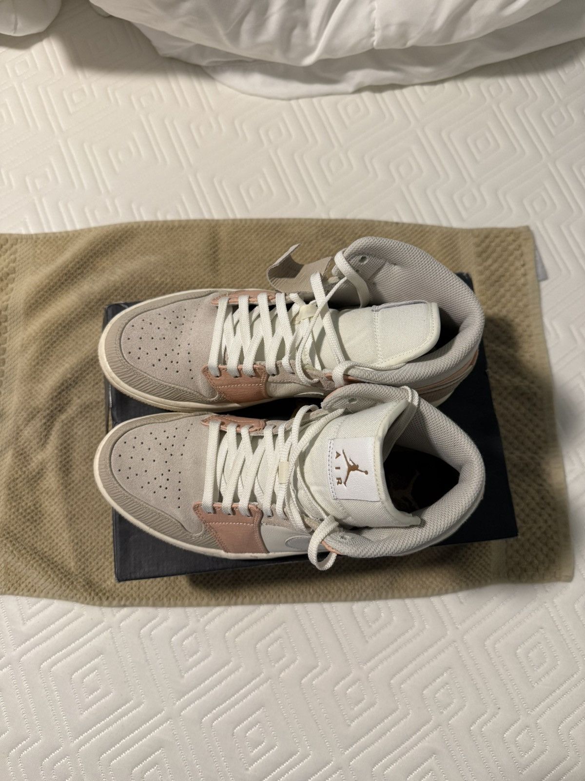 Nike Air Jordan 1s Size US 10 / IT 40 - 7 Thumbnail
