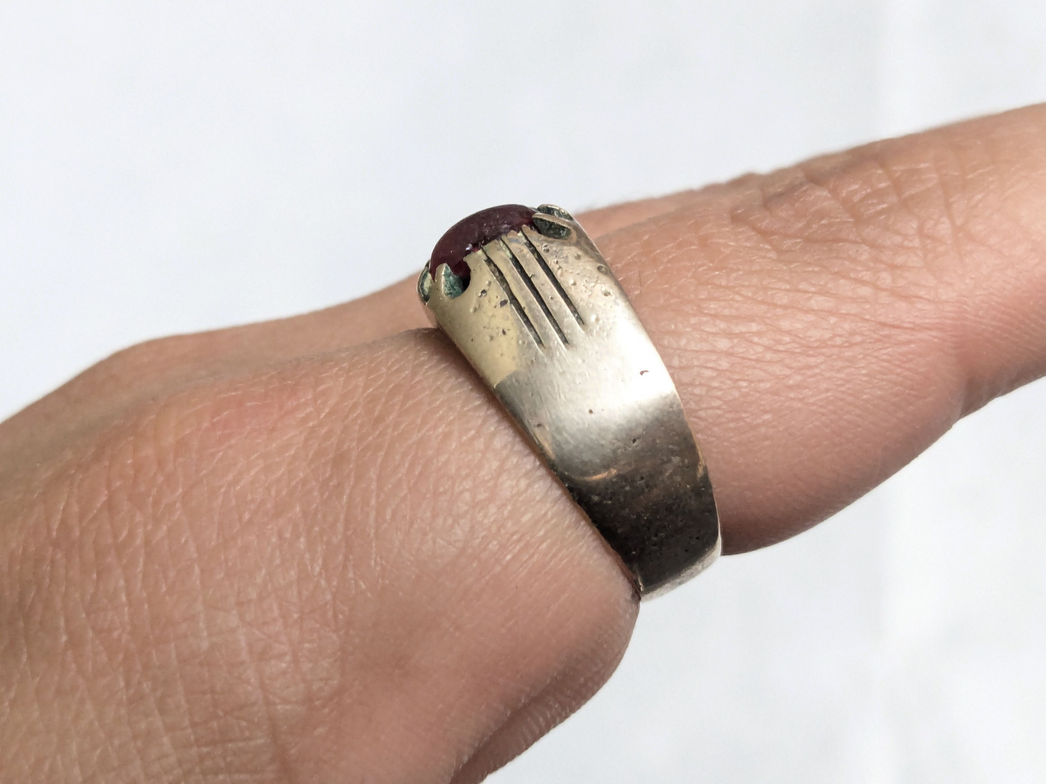 Jewelry Vintage Ring Red Glass Size 10.75 Size ONE SIZE - 11 Thumbnail