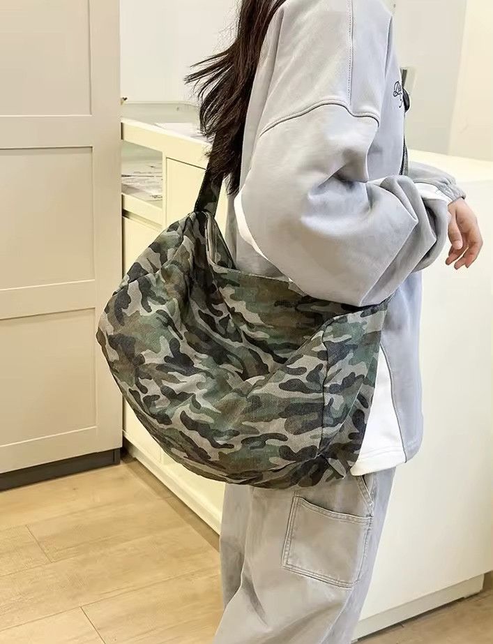 Japanese Brand Gen Z Trendy Leopard Print Canvas Crossbody Bag Size ONE SIZE - 2 Thumbnail