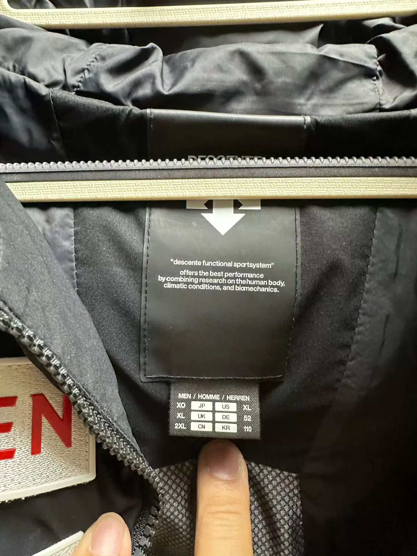 Descente DESCENTE Down Vest L Size Like New Size US L / EU 52-54 / 3 - 3 Thumbnail