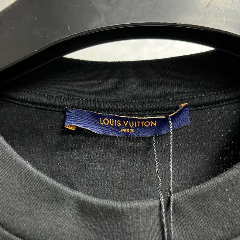 Louis Vuitton Louis Vuitton Black multi-logo crewneck monogrammed loose- Size US M / EU 48-50 / 2 - 2 Thumbnail
