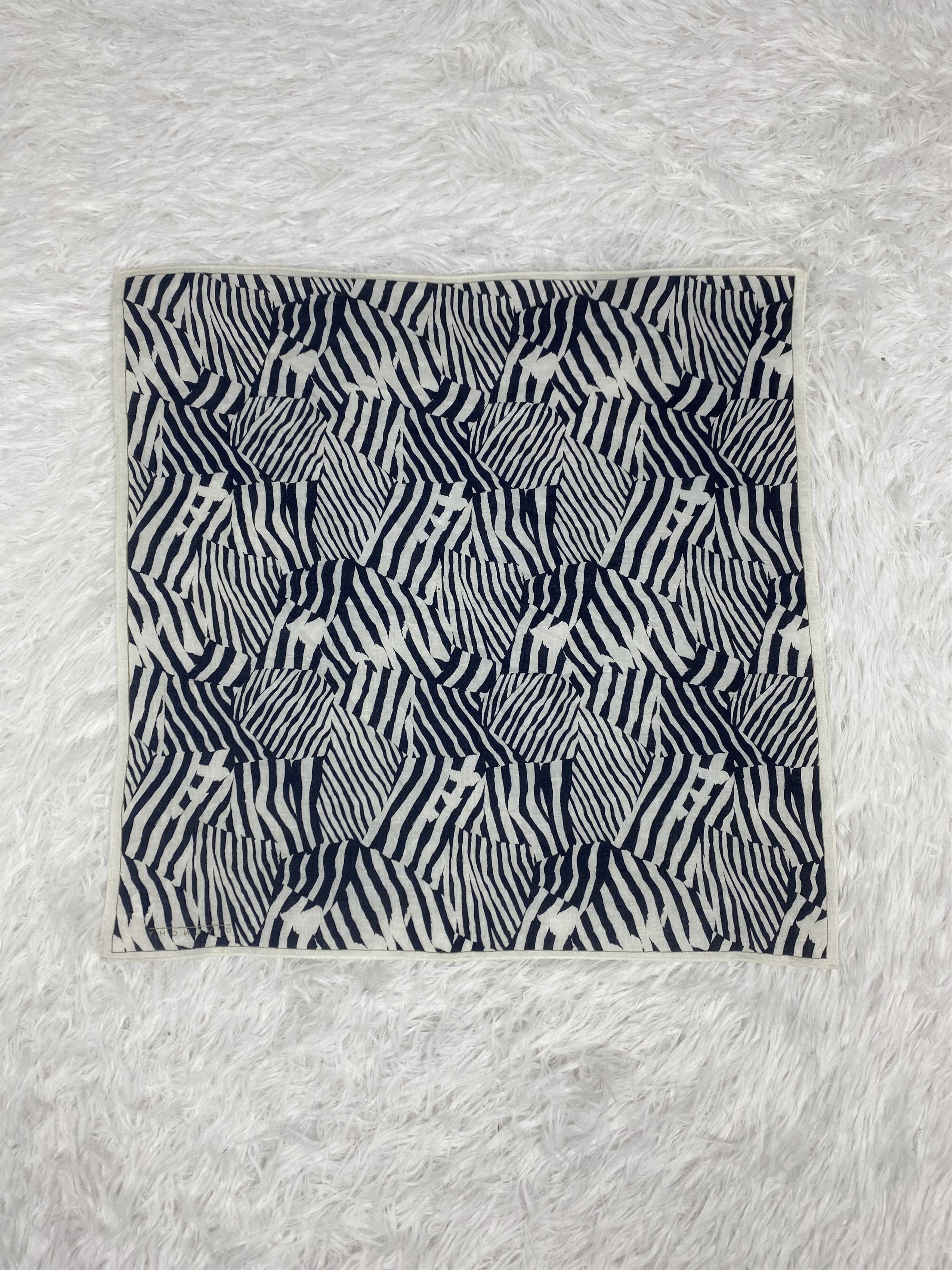 Vintage Vintage Givenchy Handkerchief PH0137 Size ONE SIZE - 5 Thumbnail