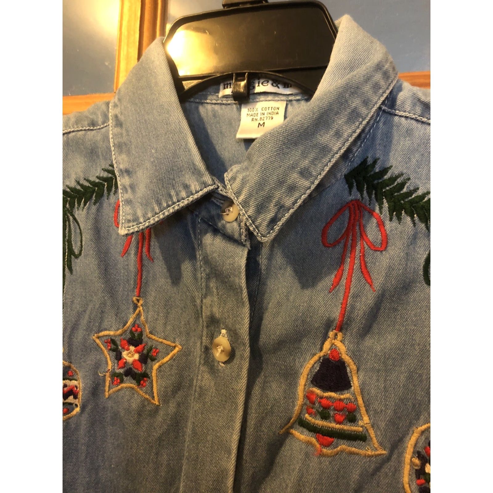 Denime VINTAGE Maggie & Max Christmas Embroidered Denim Shirt Sz M Country Shoulder Pads Shirt Women Medium Blue Button Up Knit? Size M / US 6-8 / IT 42-44 - 3 Thumbnail