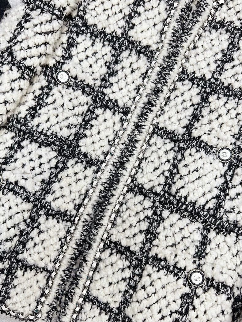 Chanel Chanel 19B black and white plaid large wool knitted jacket Size XS / US 0-2 / IT 36-38 - 2 Thumbnail