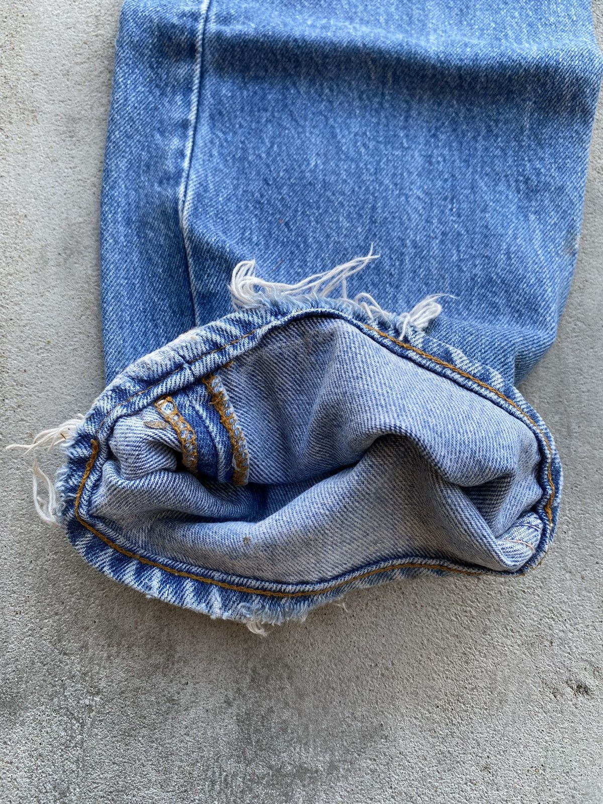 Levi's Vintage Clothing VINTAGE LEVI’S 501 DISTRESSED Size US 31 - 4 Thumbnail