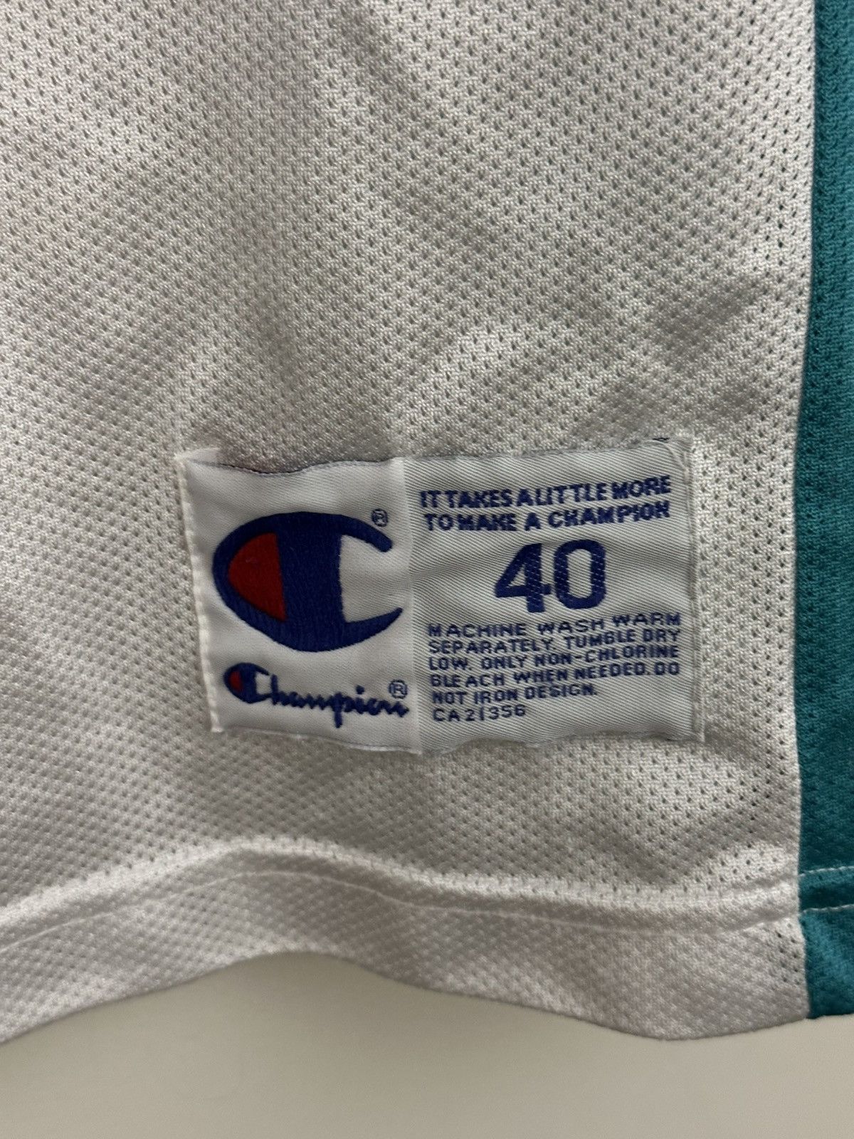 Champion Vintage 90s Mike Bibby Vancouver Grizzlies Champion Jersey M Size US M / EU 48-50 / 2 - 4 Thumbnail