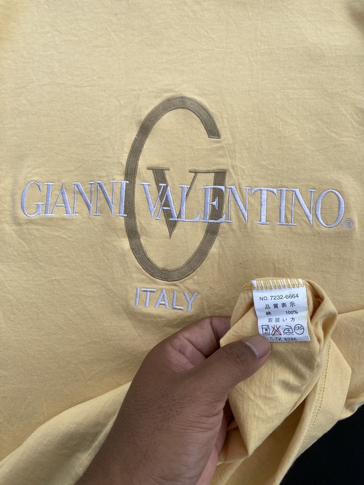 Gianni Valentino Rare Vintage 90s Gianni Valentino Spellout Tshirt Size US M / EU 48-50 / 2 - 10 Thumbnail