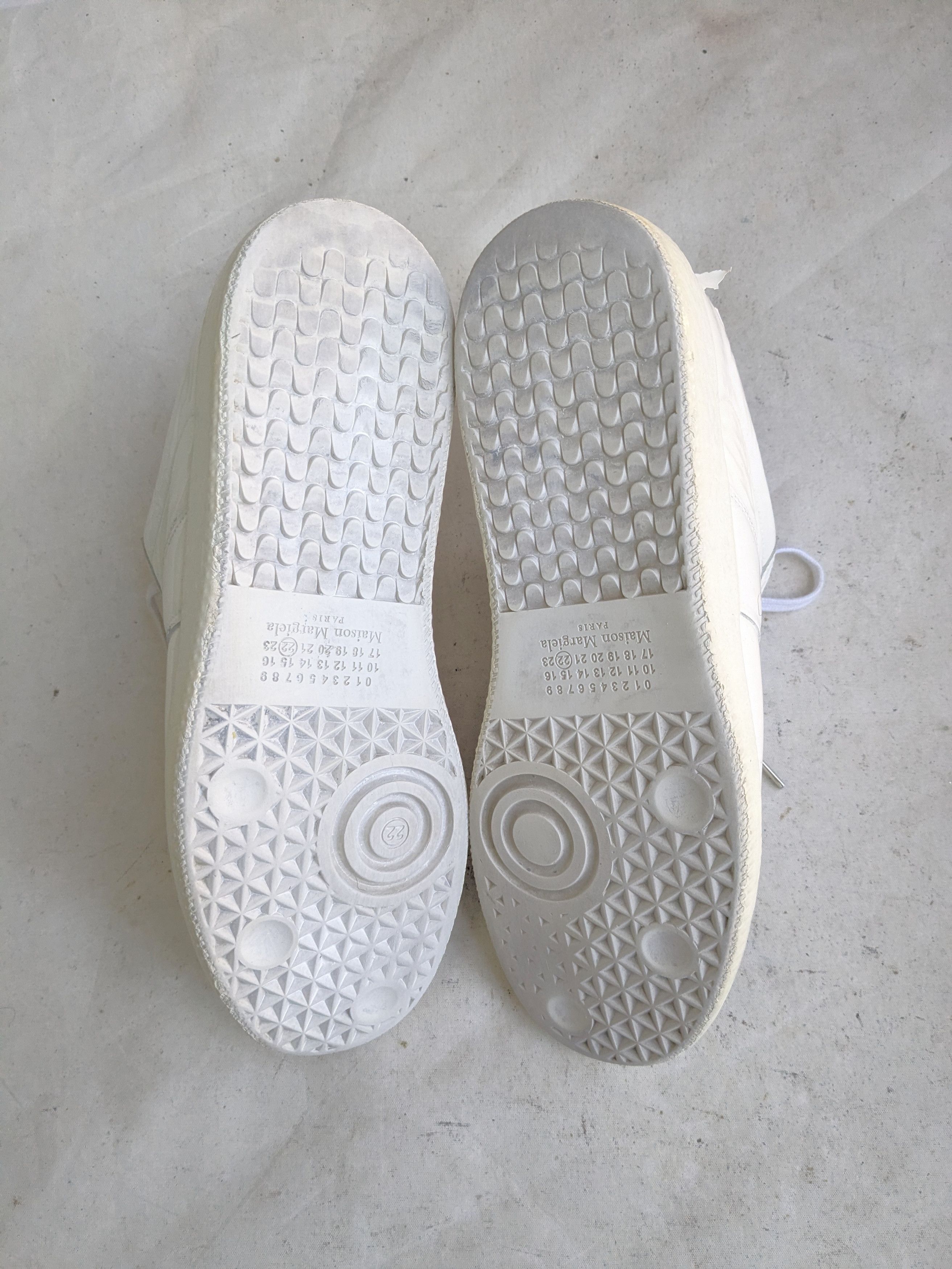 Maison Margiela Maison Margiela Replica Gat White 9 42 Rubber Low Tops Size US 9 / EU 42 - 13 Thumbnail