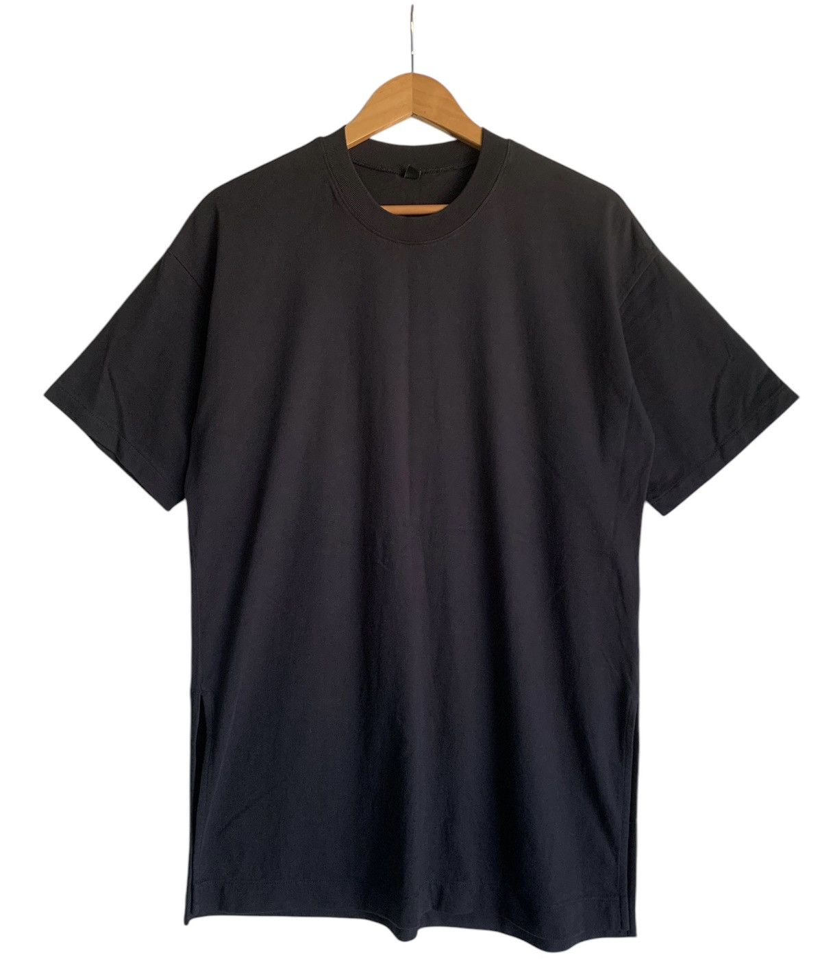 Japanese Brand × Uniqlo × Vintage Uniqlo Relaxed Slit Long Half Sleeve T- Shirt Women Blank Size M / US 6-8 / IT 42-44 - 1 Thumbnail
