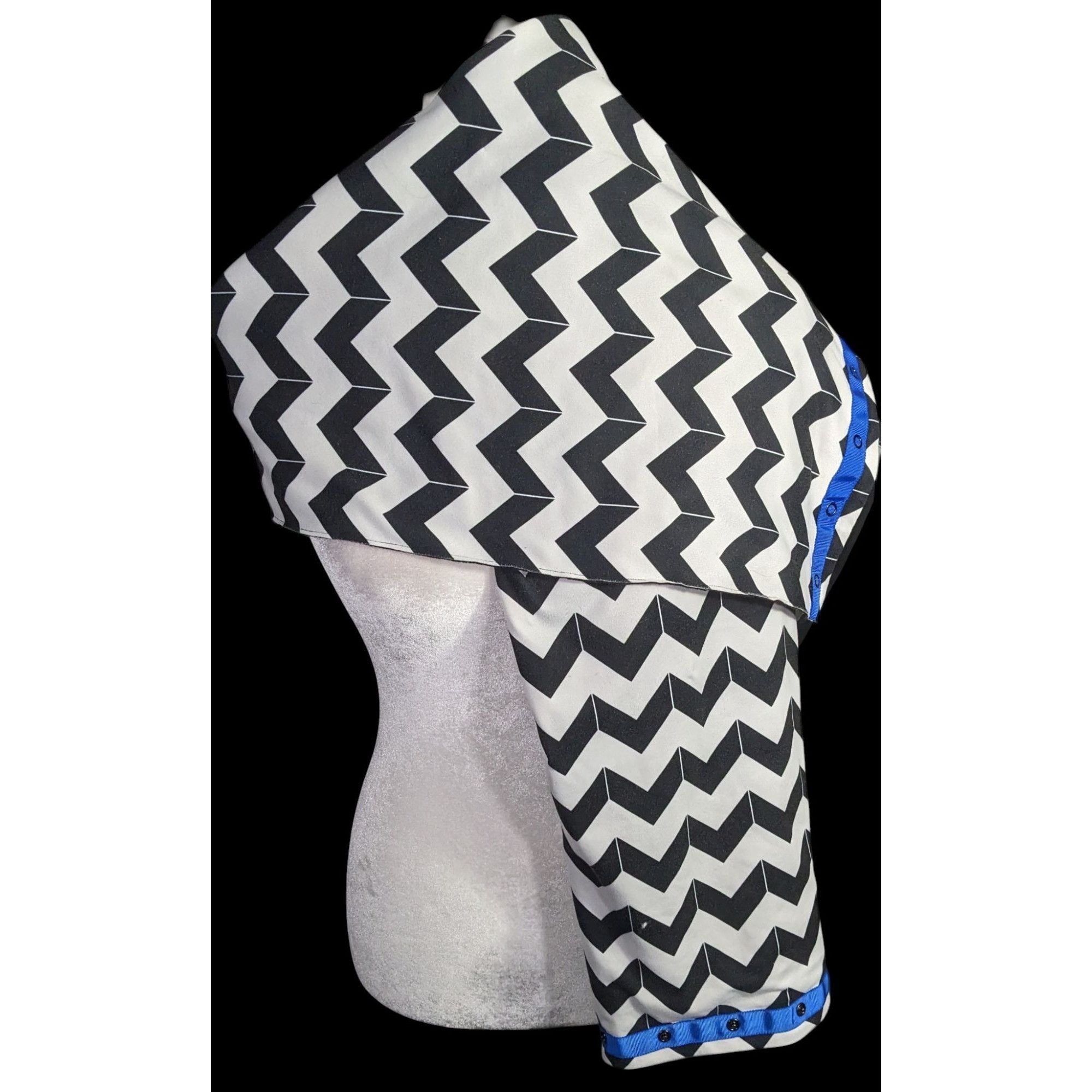 Lululemon Lululemon Vinyasa Scarf Chevron Black & White With Snap Deta Size ONE SIZE - 2 Thumbnail
