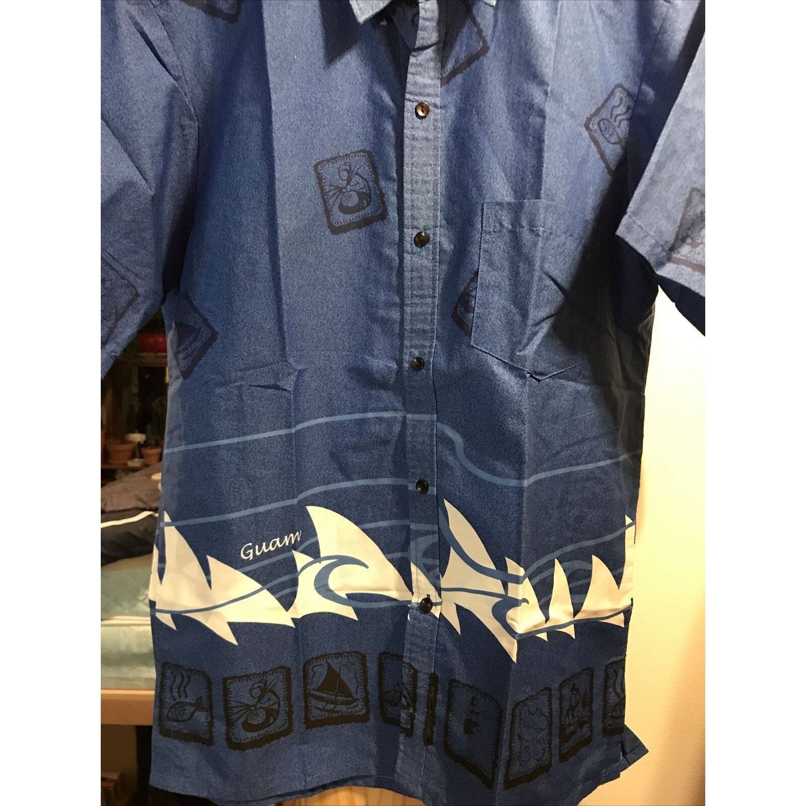 Other Malihini Hawaii Men’s L Blue SS Buitton Down Hawaiian Shirt Size US L / EU 52-54 / 3 - 8 Thumbnail
