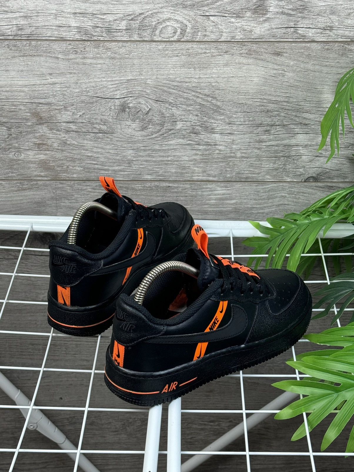Nike NIKE AIR FORCE 1 LOW LV8 WORLDWIDE BLACK ORANGE СТ4683-001 Size US 8 / IT 38 - 8 Thumbnail