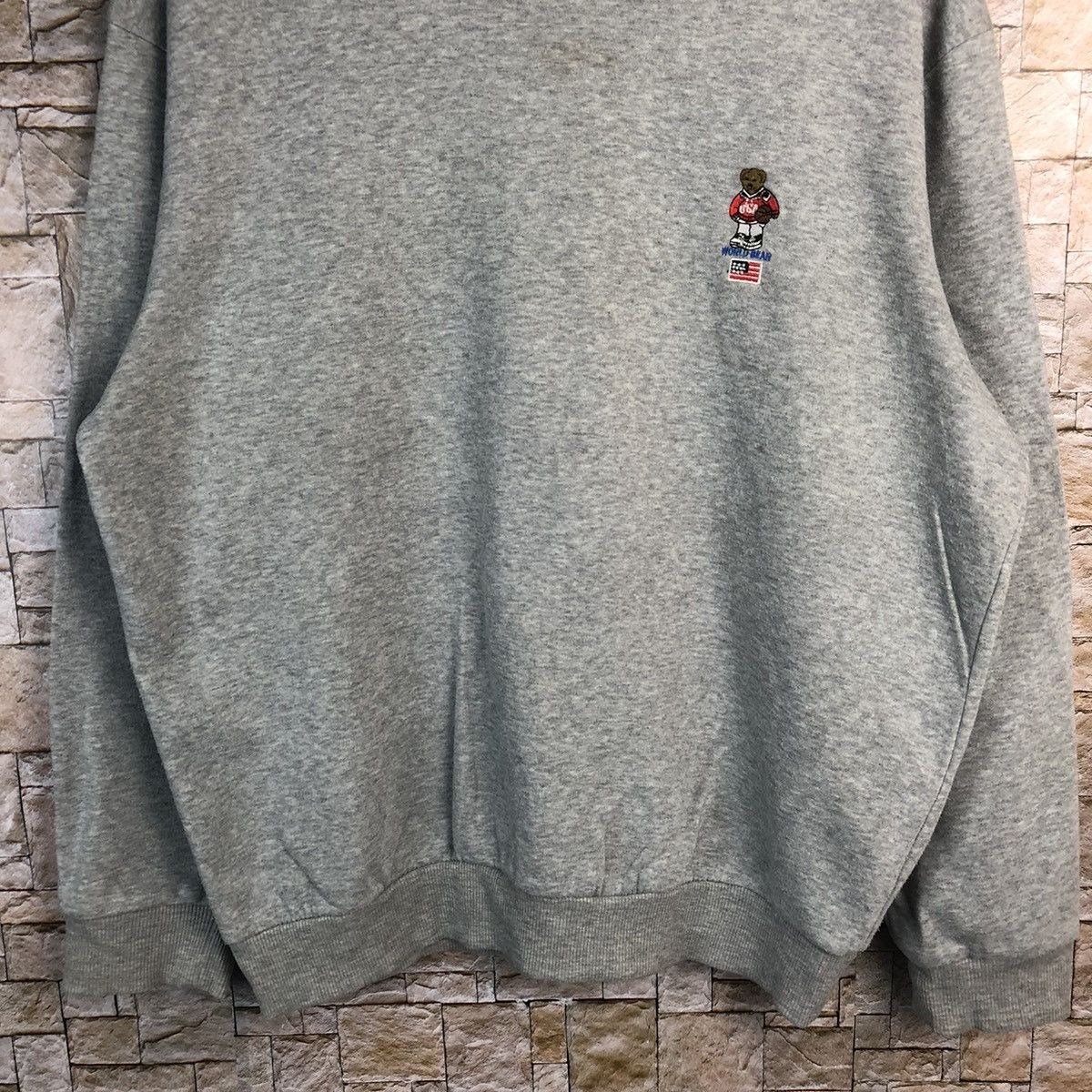 Japanese Brand × Vintage World Bear Grey vintage Sweatshirt #A171 Size US L / EU 52-54 / 3 - 6 Thumbnail