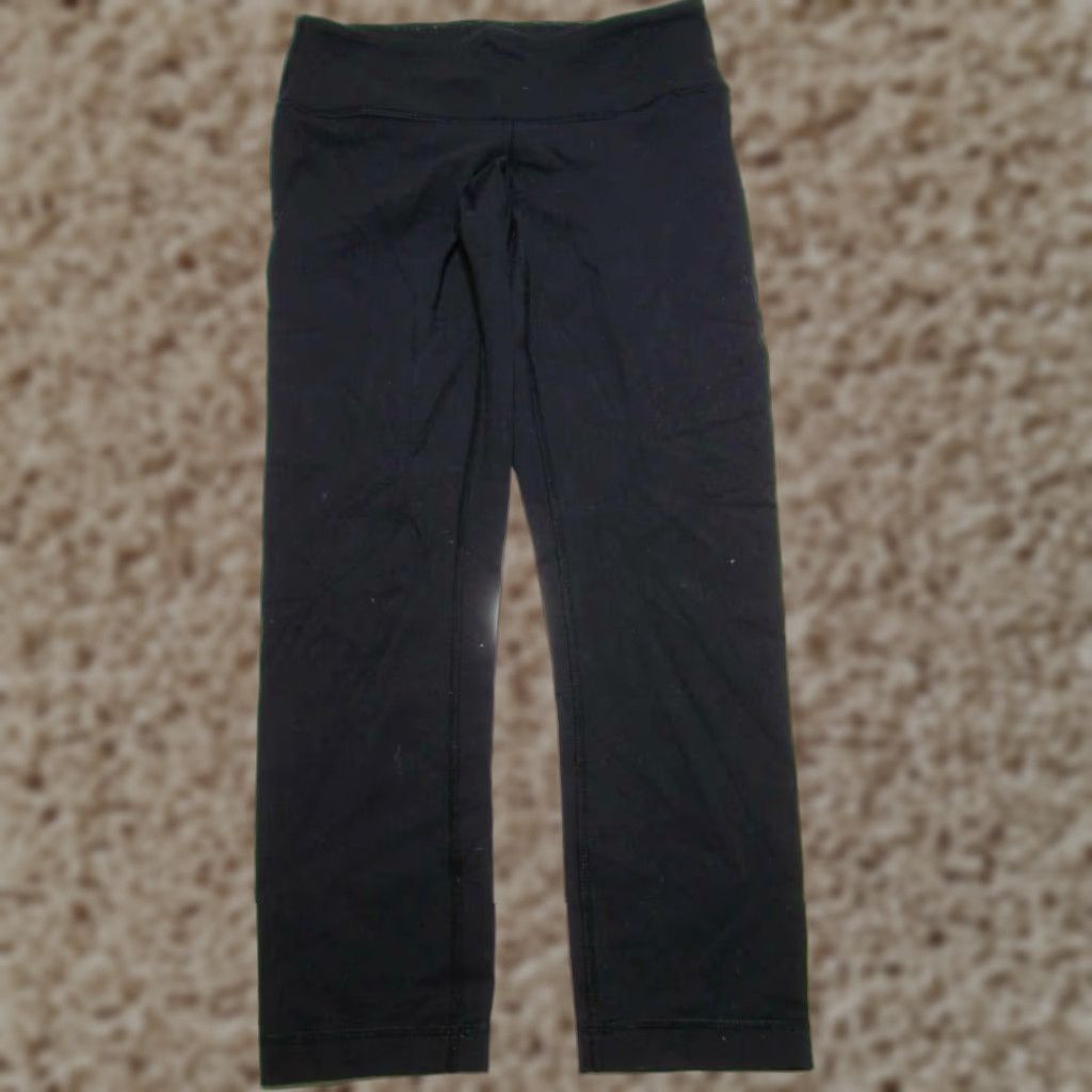 Lululemon Womens 4 Leggings Black Logo Print Sportwear Fitness Yoga Capri Activewear Casual Clothing Womens (Size 27)