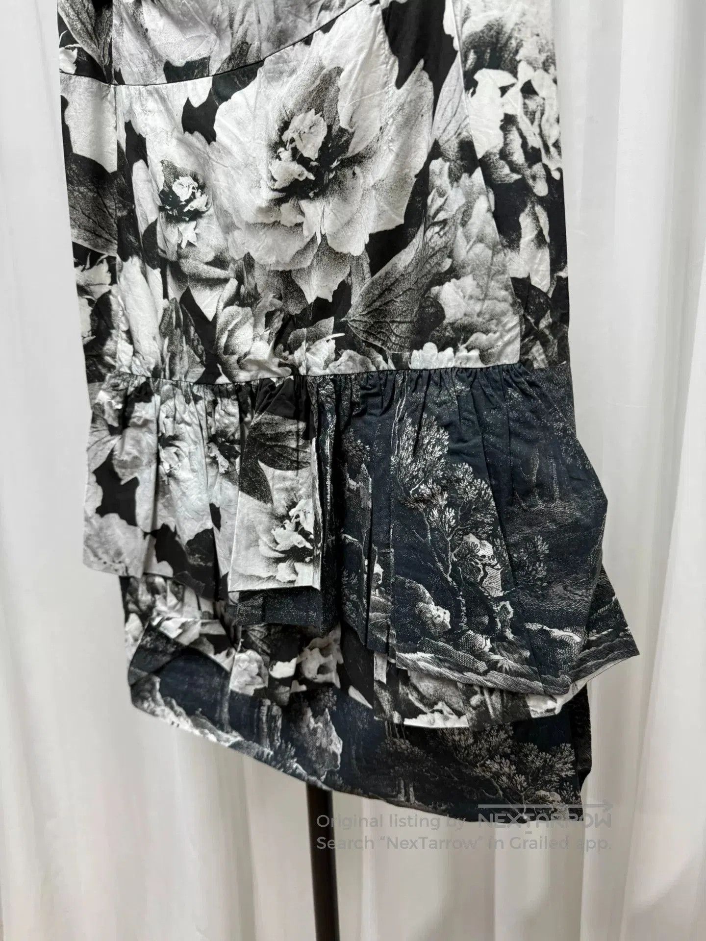 Dries Van Noten Dries van Noten Printed Ruffle Pencil Skirt. Size 35" - 2 Thumbnail