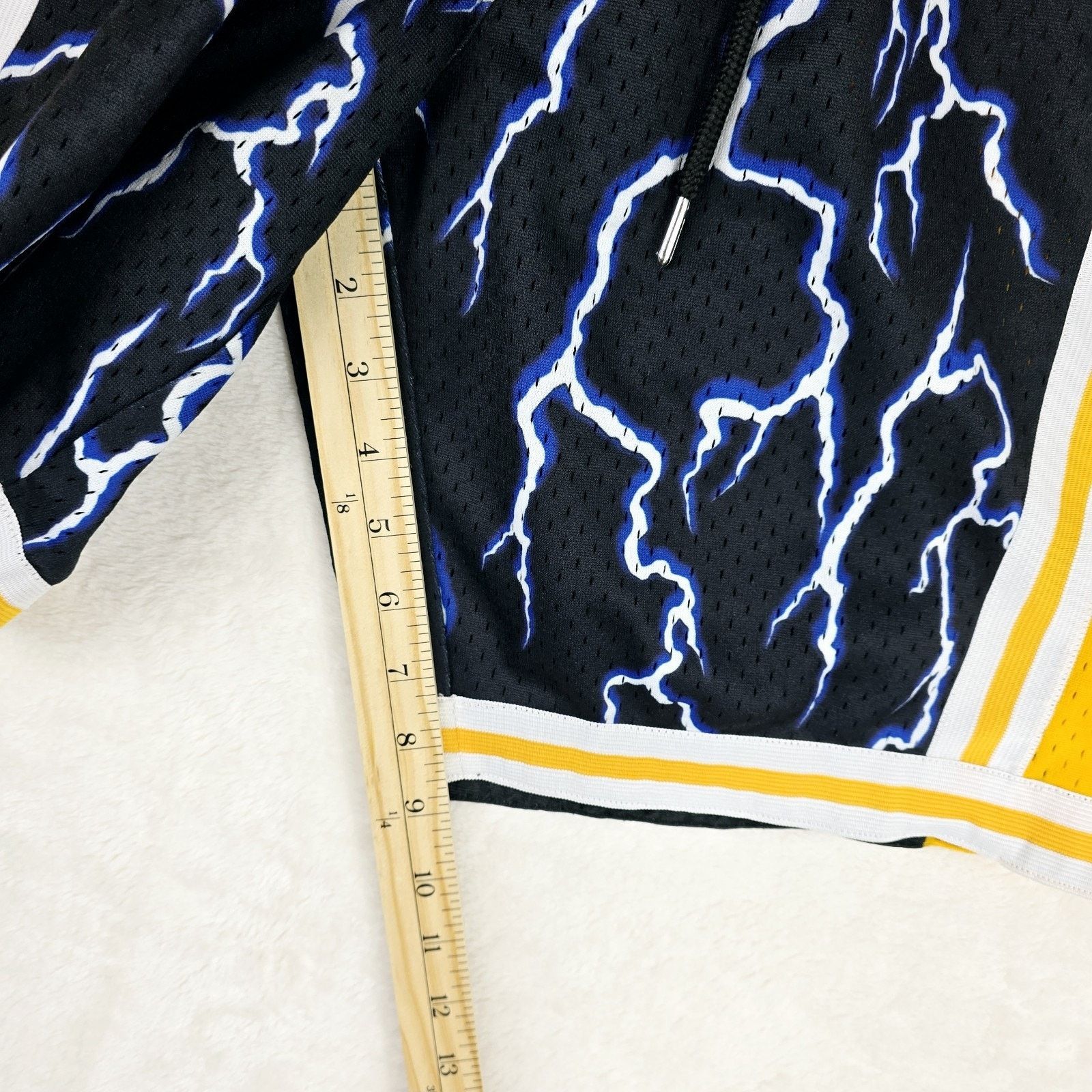 Mitchell & Ness MITCHELL & NESS Los Angeles Lakers Lightning Shorts Small Size US 27 - 11 Thumbnail