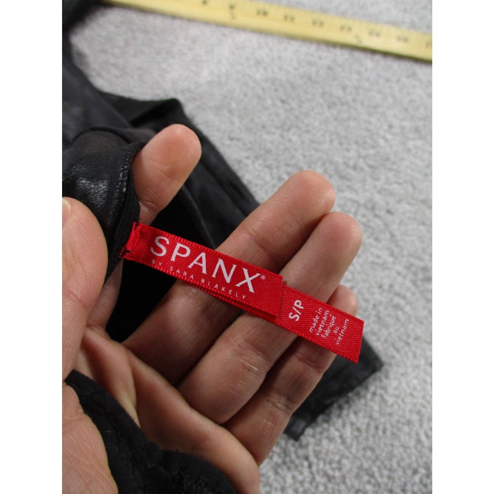 Spanx Spanx Leggings Womens Small Black Faux Leather Ankle Shiny Yoga Dance Travel Casual Size 28" / US 6 / IT 42 - 7 Thumbnail