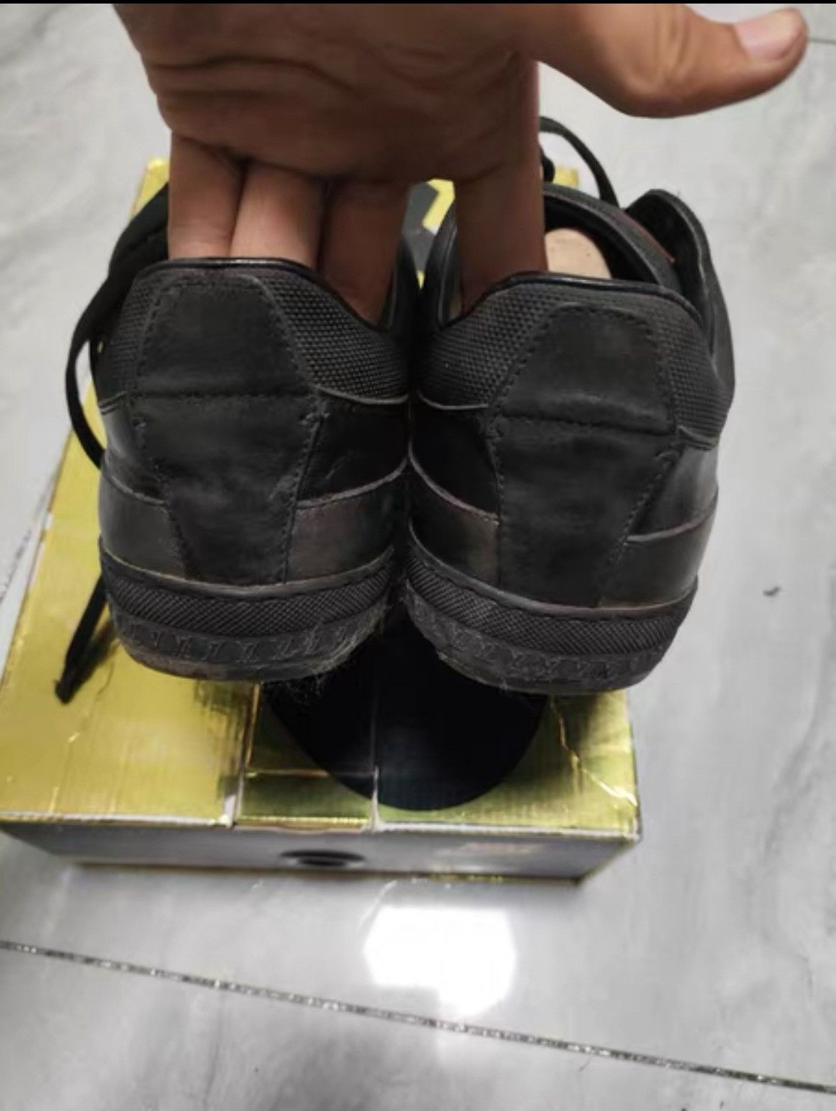 Louis Vuitton Louis Vuitton leather low top sneakers Size US 9 / EU 42 - 6 Thumbnail