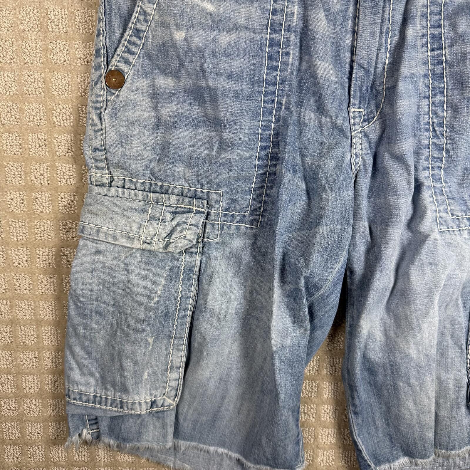 True Religion Y2K True Religion Denim Cargo Shorts Size 31 Size US 31 - 2 Thumbnail