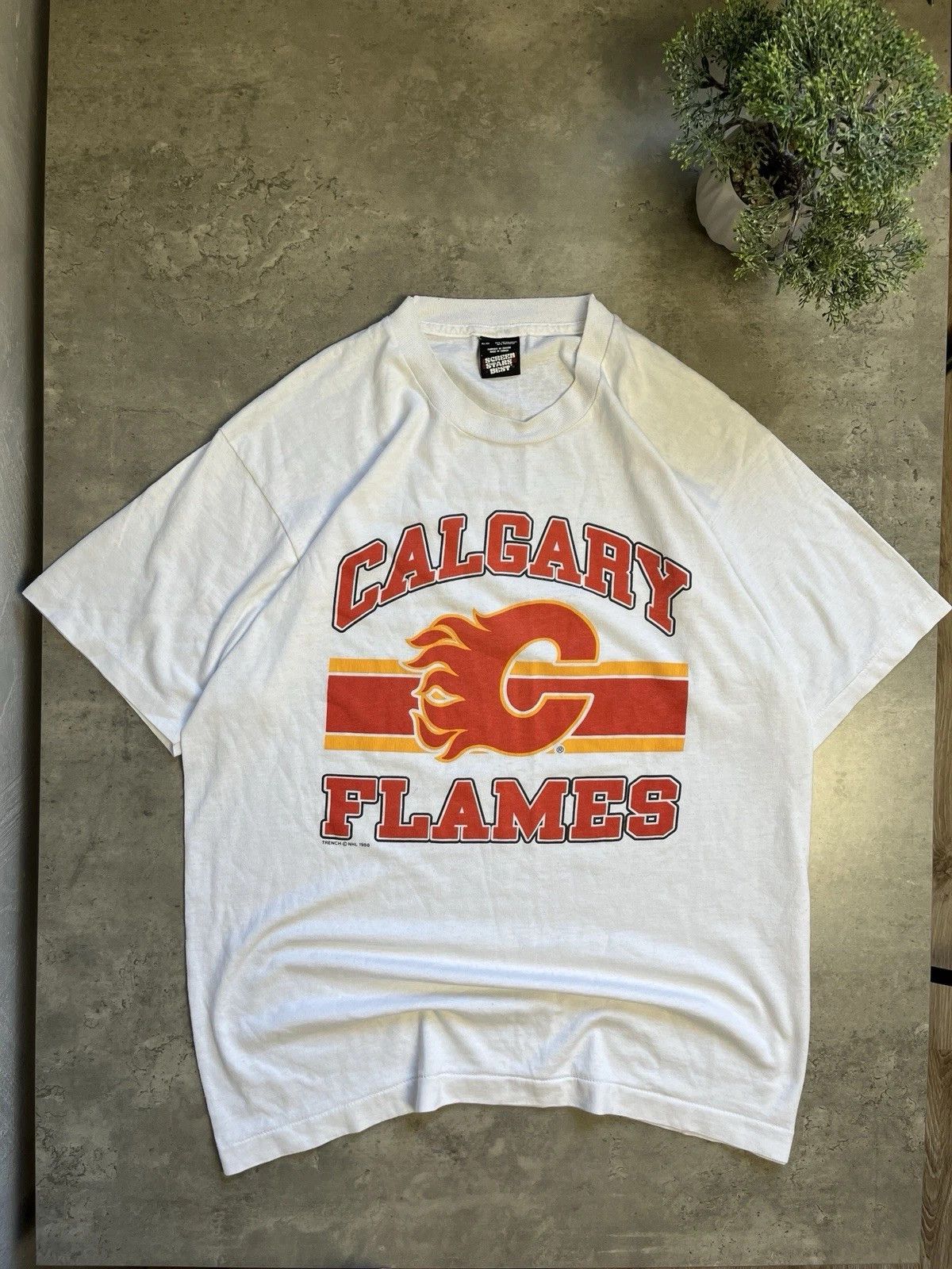 NHL Vintage 1988 Calgary Flames NHL Graphic Tee Size US XL / EU 56 / 4 - 1 Thumbnail