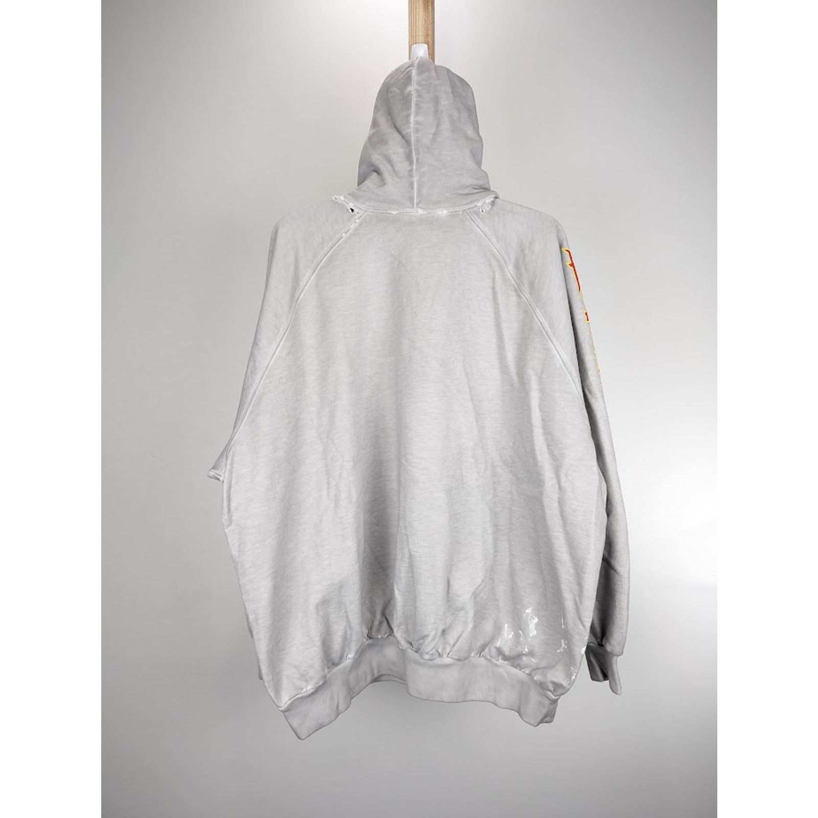 Balenciaga o1rshd1 Q:4 / Logo Printed Hoodie in Dirty White Size US S / EU 44-46 / 1 - 16 Thumbnail