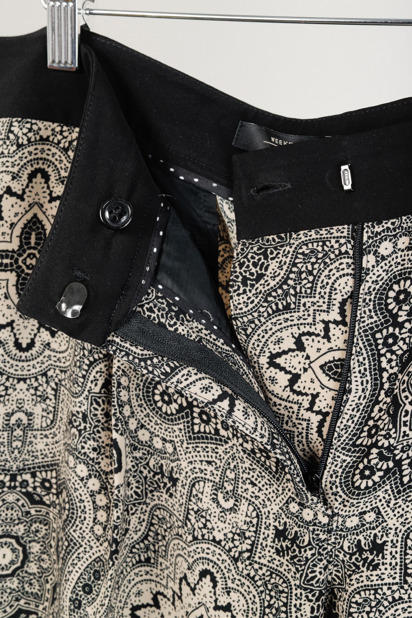 Max Mara Max Mara Weekend Beige & Black Paisley Crepe Trousers Size 34" / US 12 / IT 48 - 9 Thumbnail