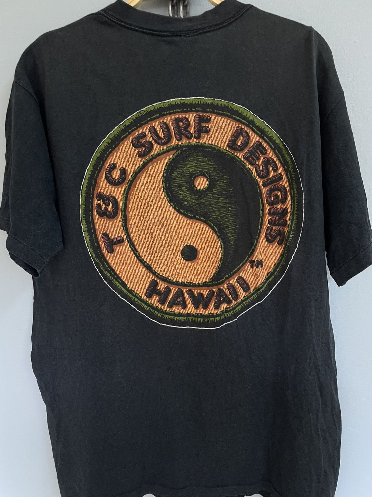 Vintage Vintage 90s T&C Surf Design Hawaii t shirt Size US L / EU 52-54 / 3 - 4 Thumbnail