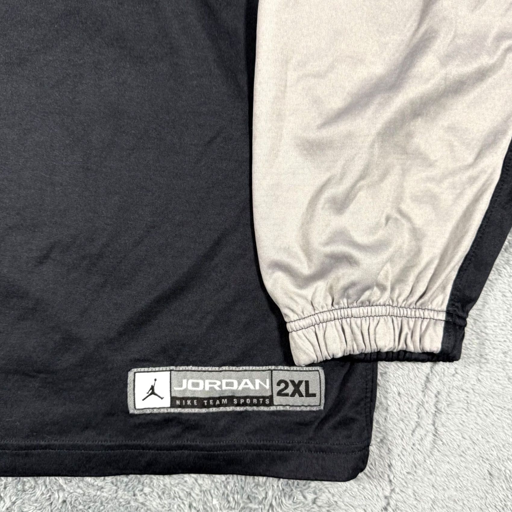 Jordan Brand VINTAGE Jordan HOUGH 2XL Mens Quarter Zip Pullover Shirt Black Gray Athletic Size US XXL / EU 58 / 5 - 2 Thumbnail