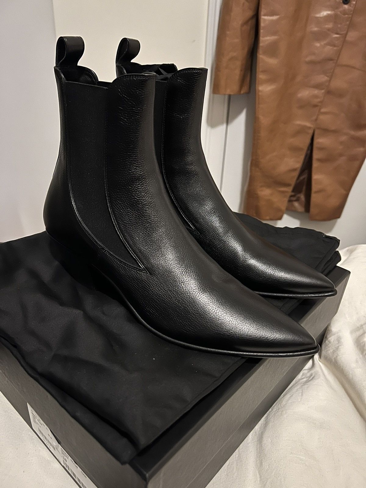image of Saint Laurent Paris Saint Laurent El Bo Banana Chelsea Boots Size 42 in Black, Men's