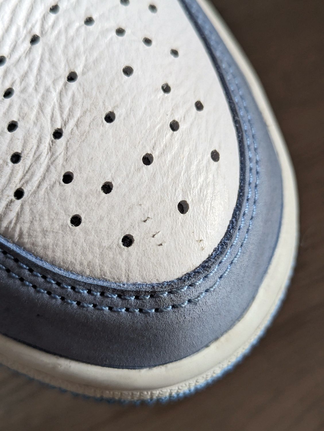 Nike Nike Air Jordan 1 Retro High OG University Blue 555088-134 Size US 9 / EU 42 - 7 Thumbnail