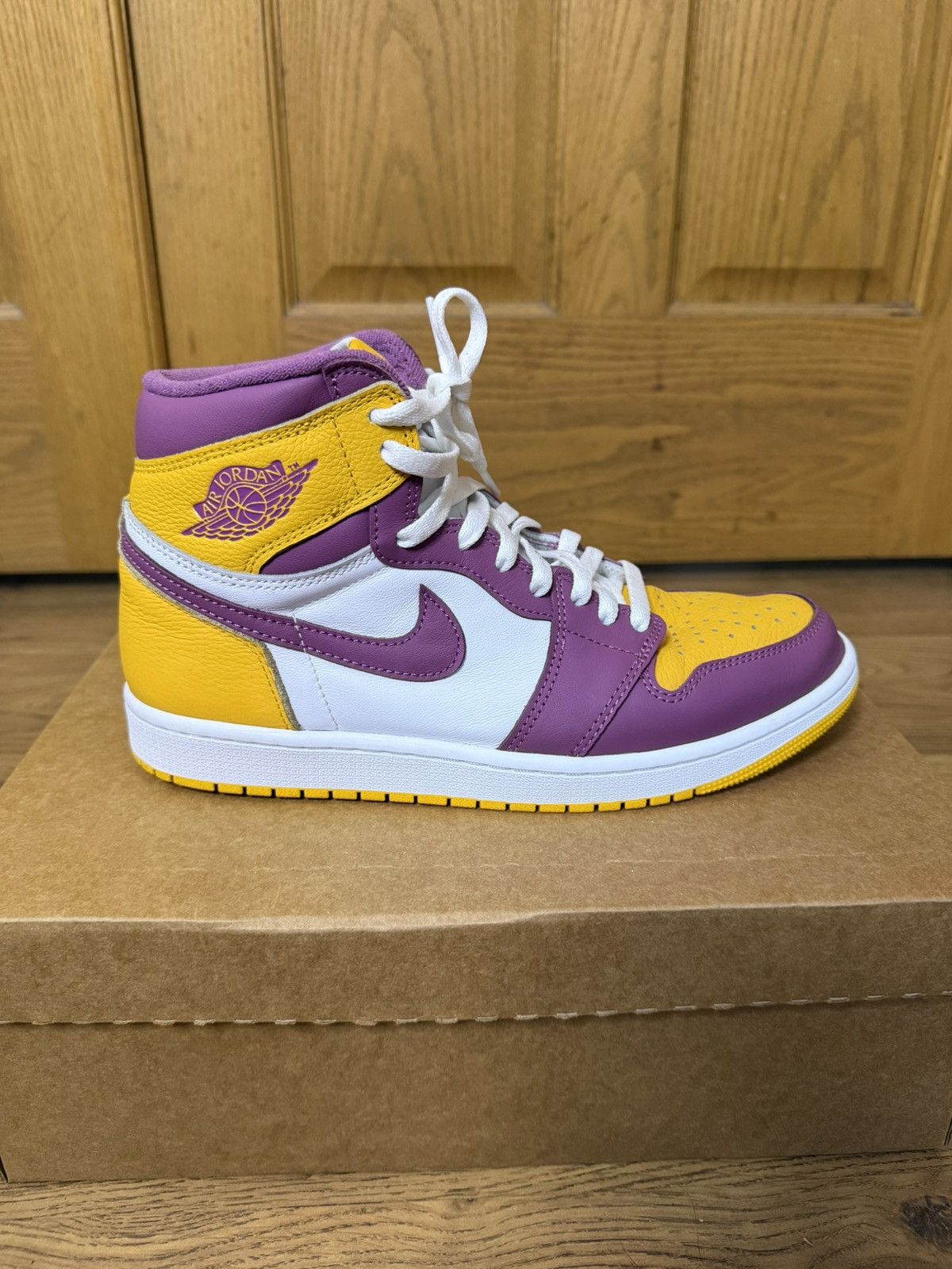 Jordan Brand Air Jordan 1 “Brotherhood” Size 9.5M Size US 9.5 / EU 42-43 - 6 Thumbnail