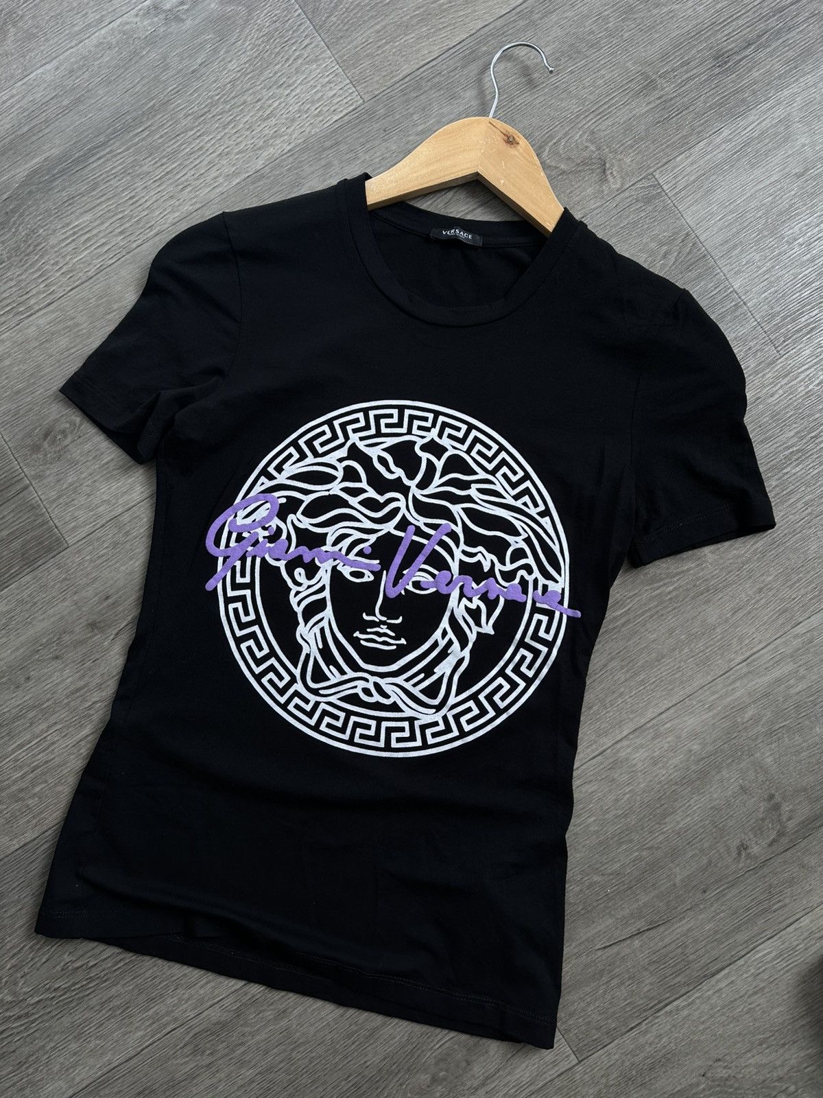 Versace 🫧Gianni Versace Signature Medusa Logo T-Shirt Black Women's Size XS / US 0-2 / IT 36-38 - 1 Thumbnail