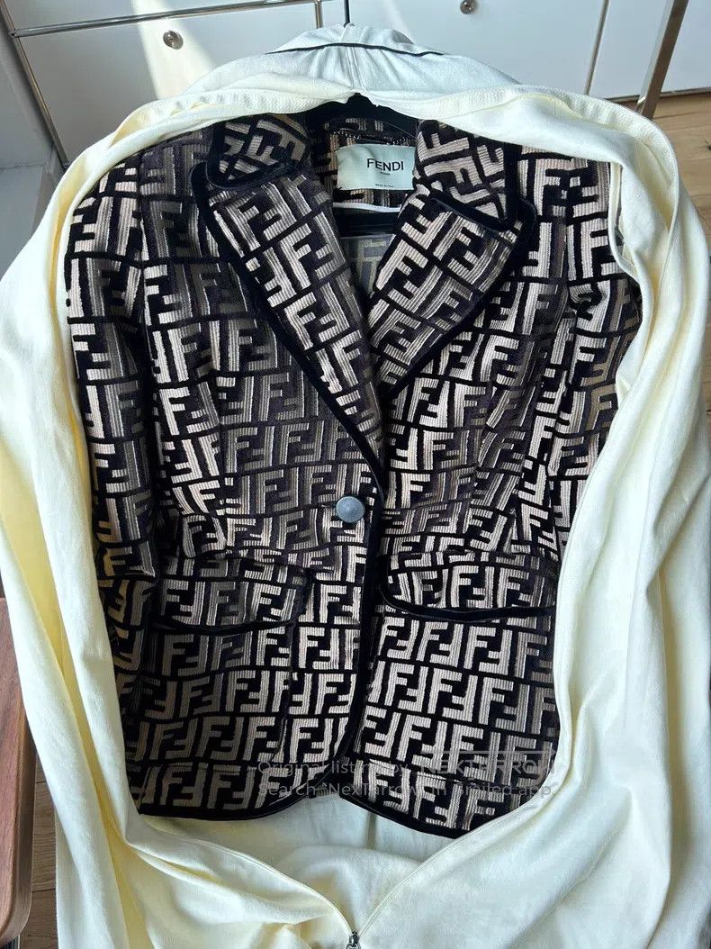 Fendi Fendi 3D embossed monogrammed suede button blazer Size XS / US 0-2 / IT 36-38 - 7 Thumbnail