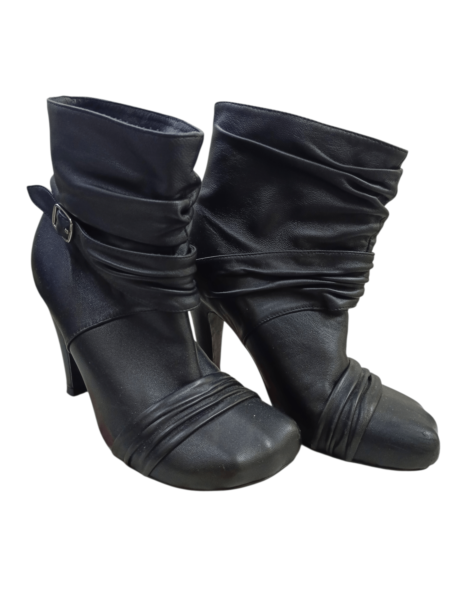 Yohji Yamamoto Yohji Yamamoto Limi Feu Black Ruched Ankle Boots Size US 7 / IT 37 - 1 Thumbnail