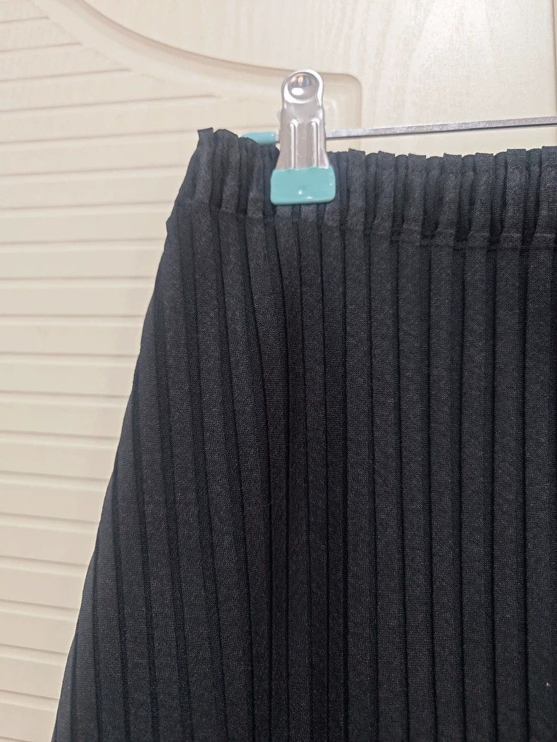 Issey Miyake Issey Miyake size:2 Black pleated tulip skirt Size 31" - 2 Thumbnail
