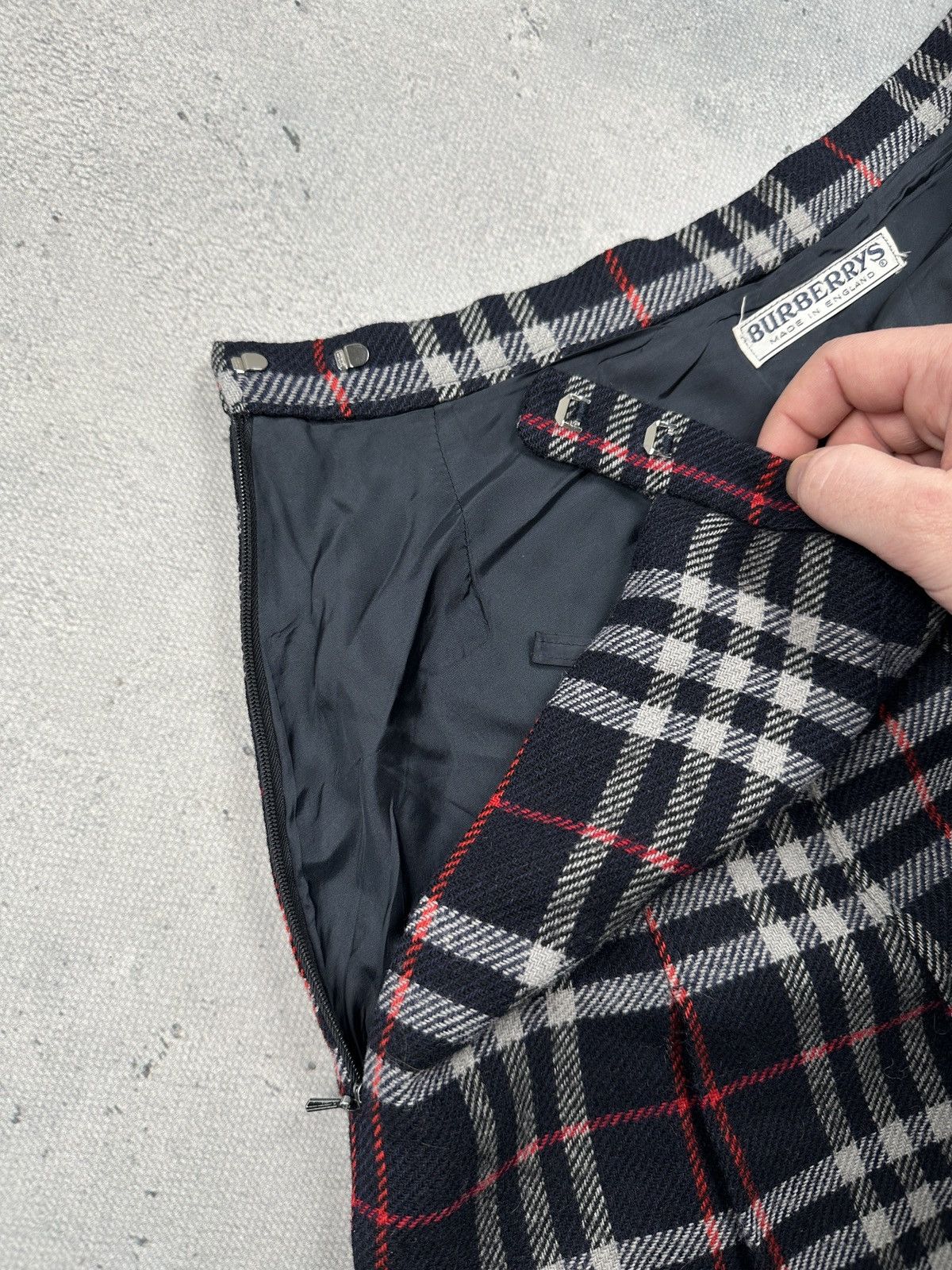 Burberry Vintage Burberrys Nova Check Wool Pleated Skirt UK Heritage Size 28" / US 6 / IT 42 - 11 Thumbnail