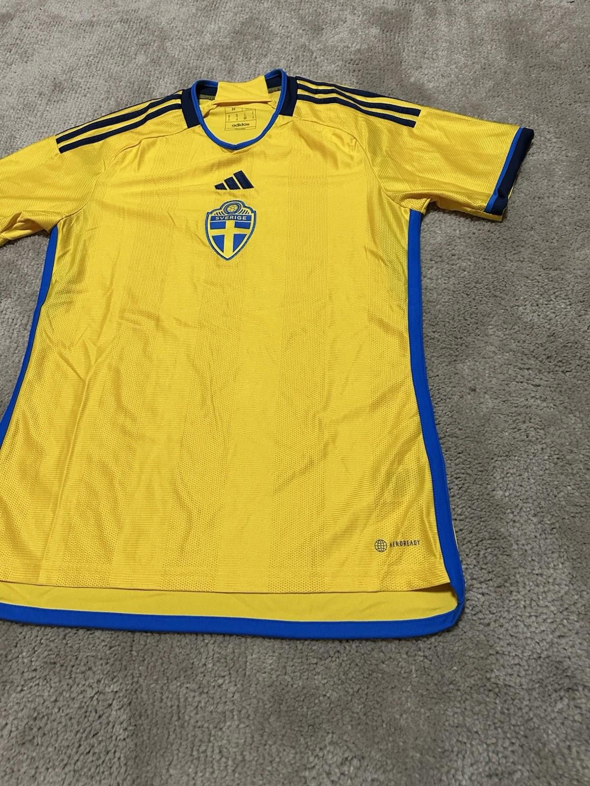 Adidas SWEDEN NATIONAL TEAM 2022/2023 HOME FOOTBALL SHIRT JERSEY Size US M / EU 48-50 / 2 - 2 Thumbnail