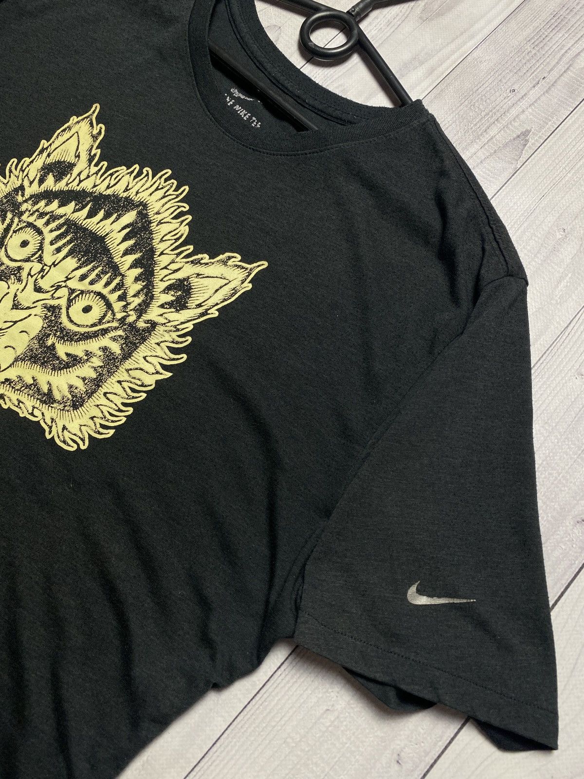 Nike Vintage Nike Tee central big logo wolf 🐺 Size US L / EU 52-54 / 3 - 3 Thumbnail