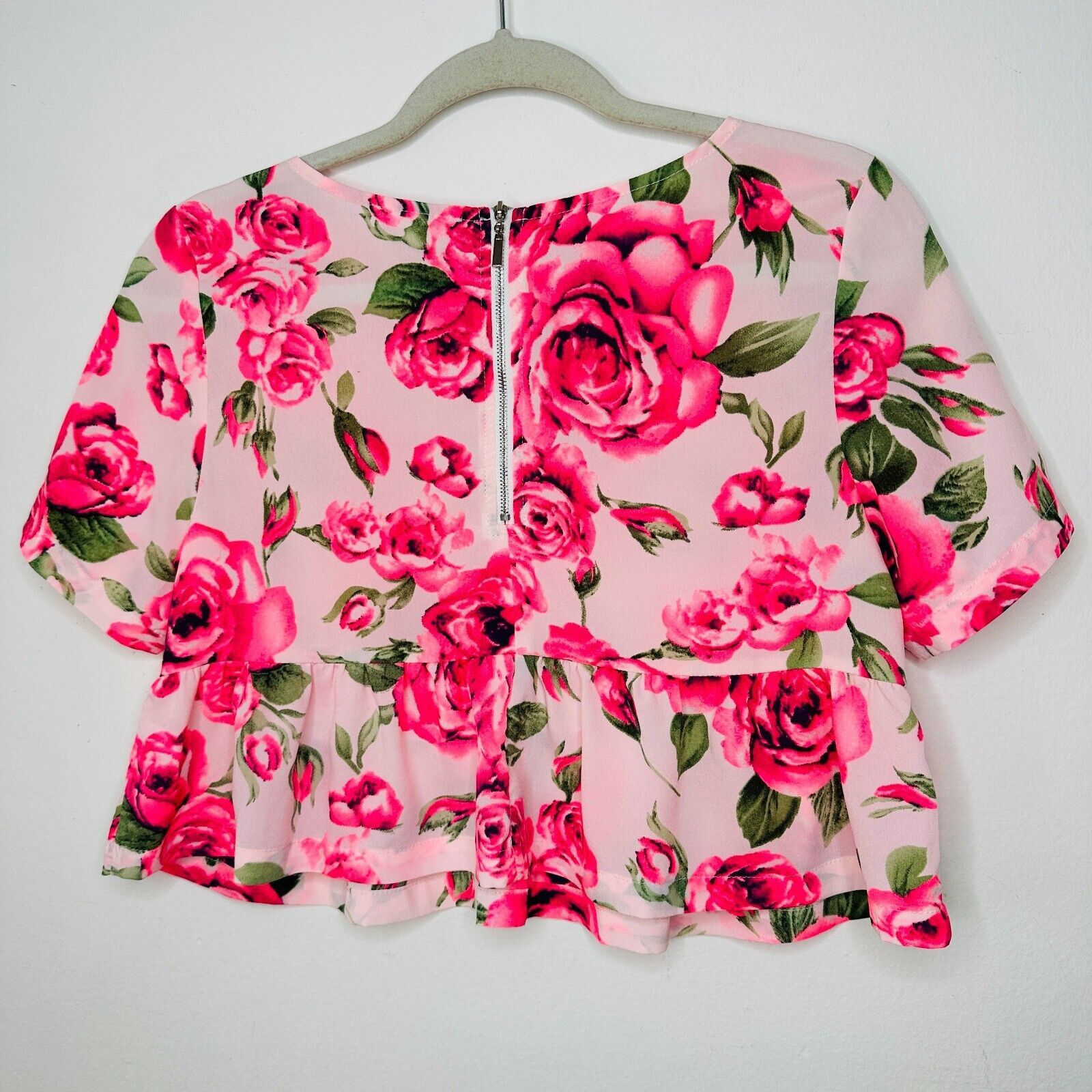 Other May & July Hot Pink & Green Floral Short Sleeve Crop Blouse Size S / US 4 / IT 40 - 5 Thumbnail