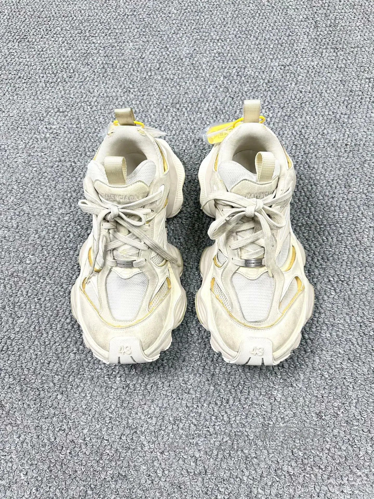 Balenciaga Balenciaga Beige vintage Cargo dad sneakers| Size US 10 / EU 43 - 2 Thumbnail
