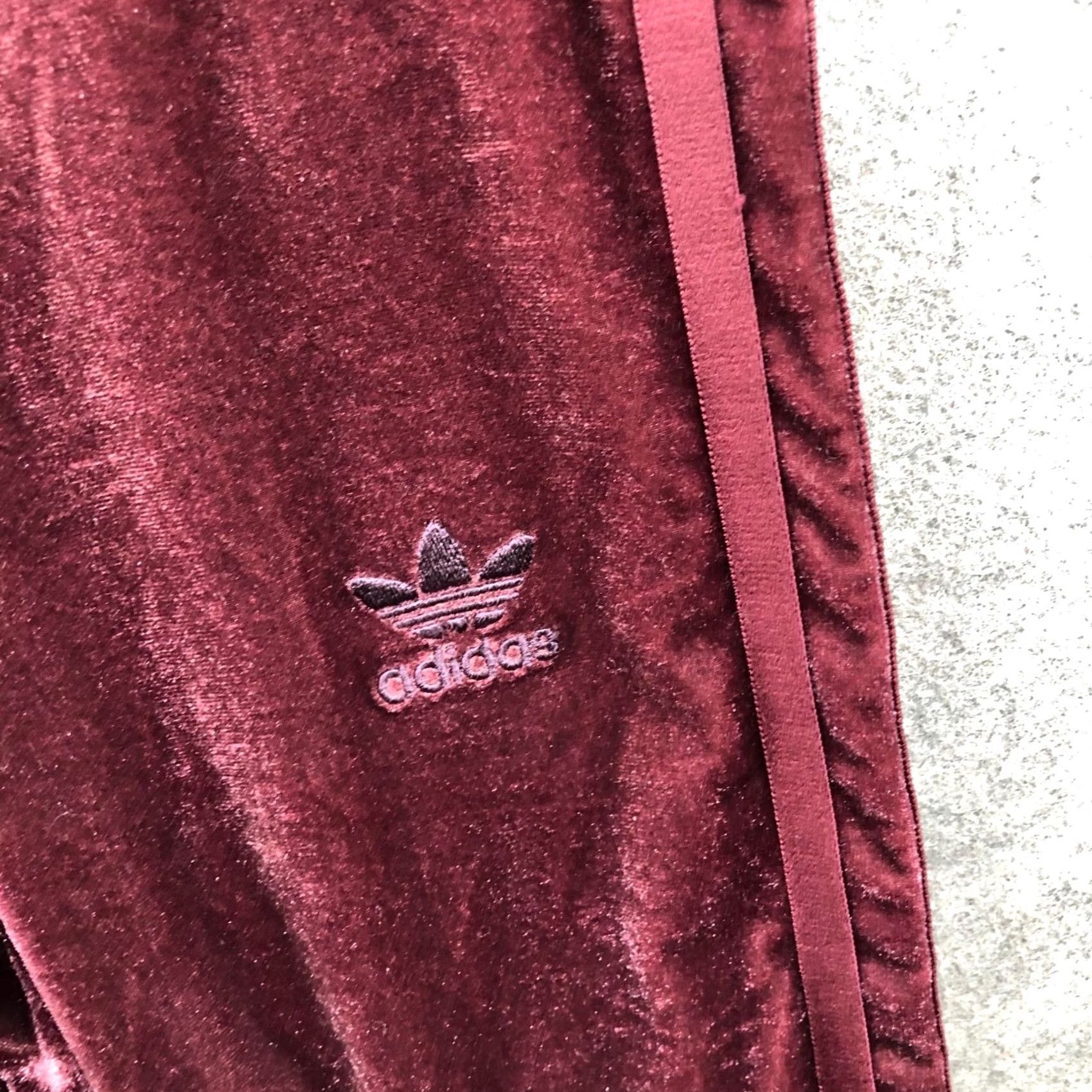 Adidas Adidas Originals Velvet Leggings Womens XS Burgundy Mid Rise Trefoil Side Stripe Activewear Gym & Training Slim Fit Ankle 28in Inseam Women’s XS Size 26" / US 2 / IT 38 - 5 Thumbnail