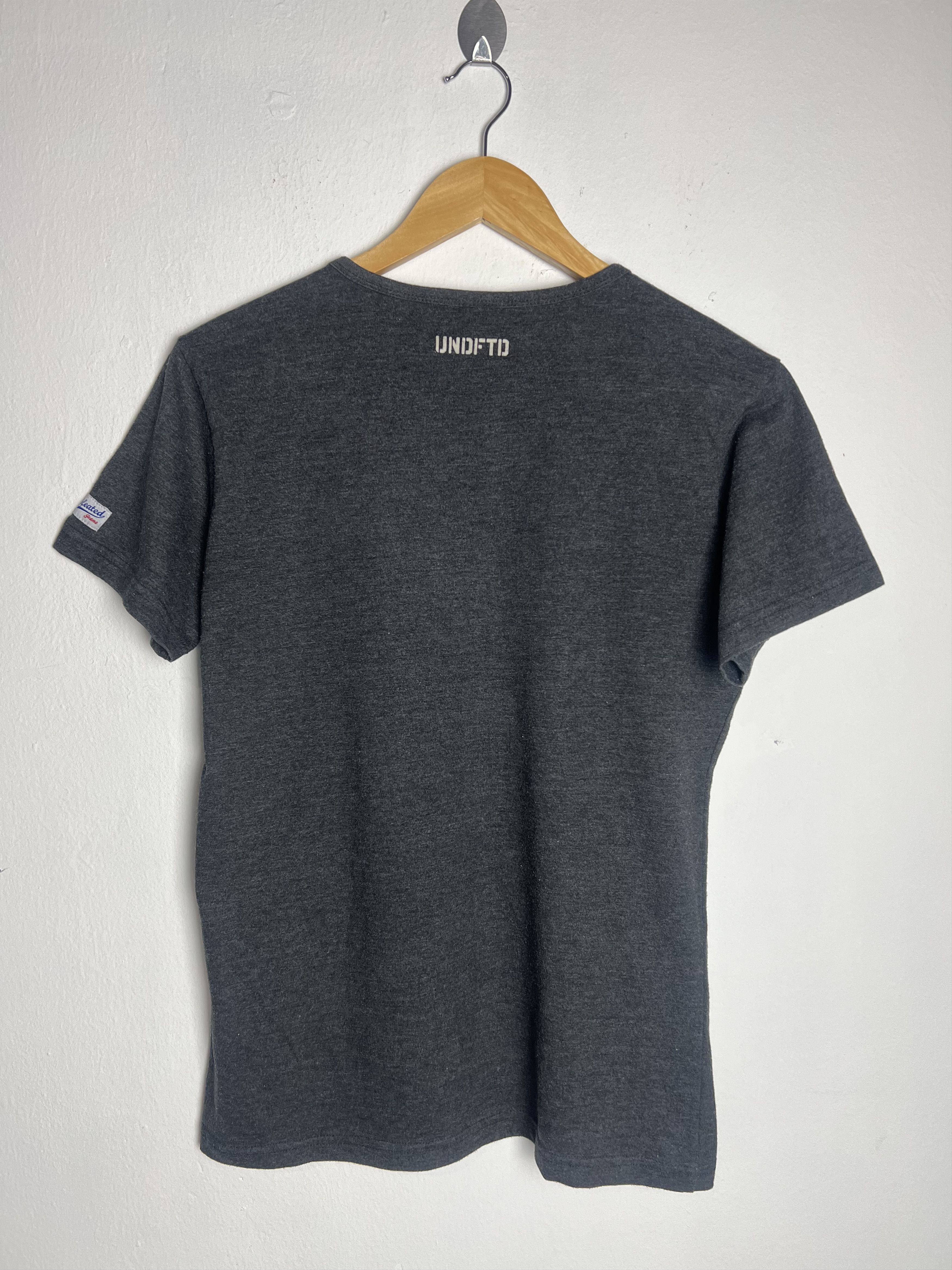 Undefeated Undefeated V Neck T Shirt Size US S / EU 44-46 / 1 - 2 Thumbnail