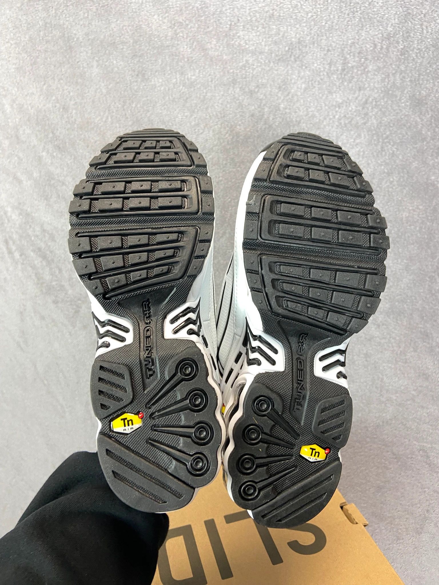Nike Nike TN Air Max Plus White Sneakers Size 40 Size US 7 / EU 40 - 7 Thumbnail