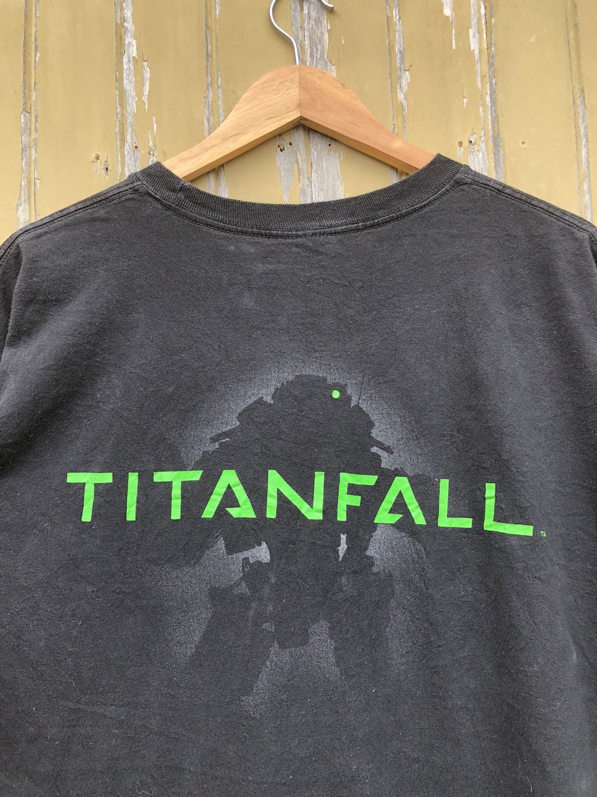Japanese Brand Vintage Y2K RARE Titanfall EA Xbox Game Promo Tee Size US XL / EU 56 / 4 - 12 Thumbnail